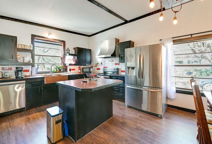 Peaceful Flower Mound Home W/ Patio On 4 Acres!