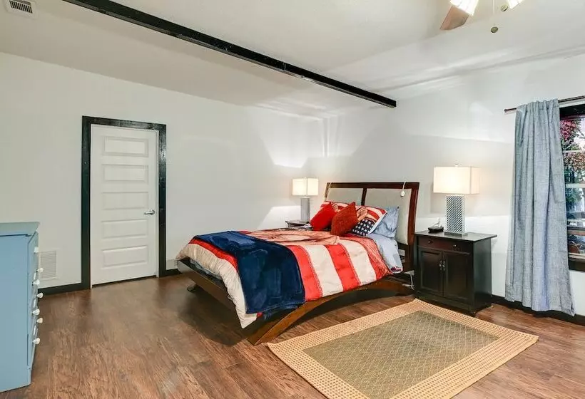 Peaceful Flower Mound Home W/ Patio On 4 Acres!