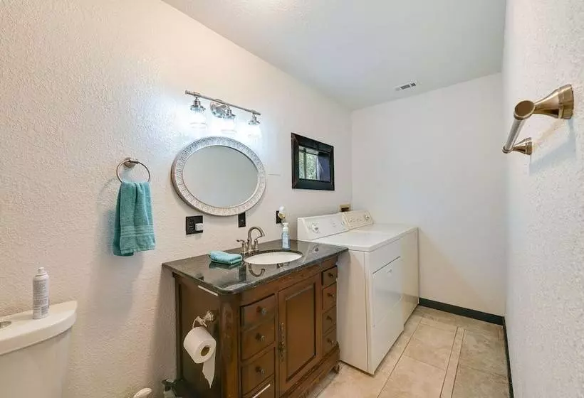 Peaceful Flower Mound Home W/ Patio On 4 Acres!