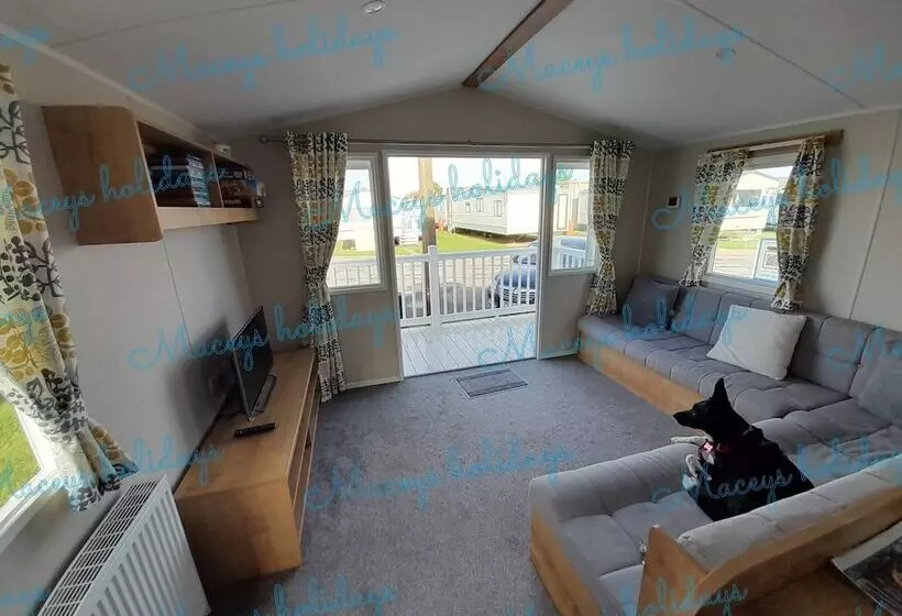 Pet Friendly Caravan In Walton On The Naze