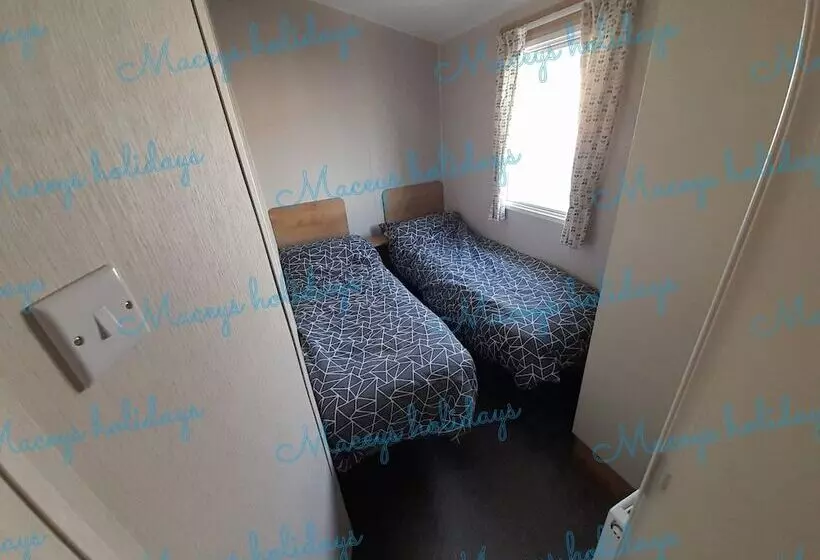 Pet Friendly Caravan In Walton On The Naze