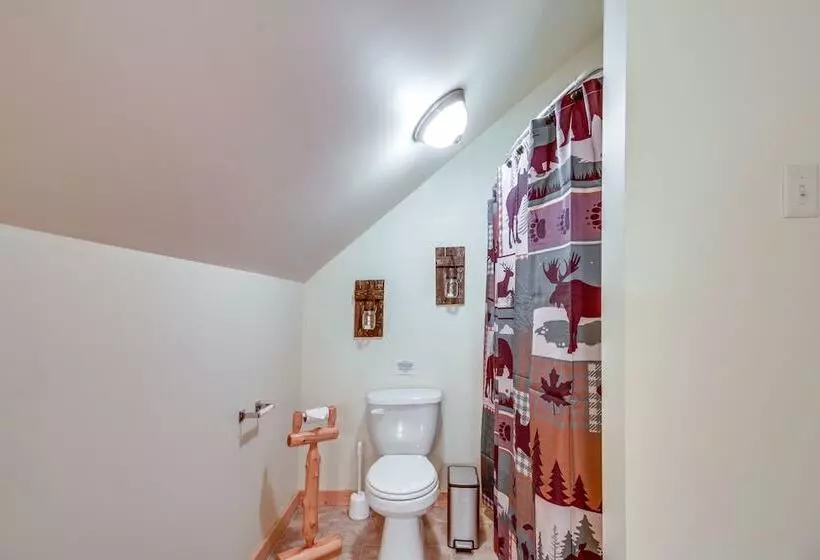 Pet Friendly Garrison Retreat W/ Gas Fireplace!