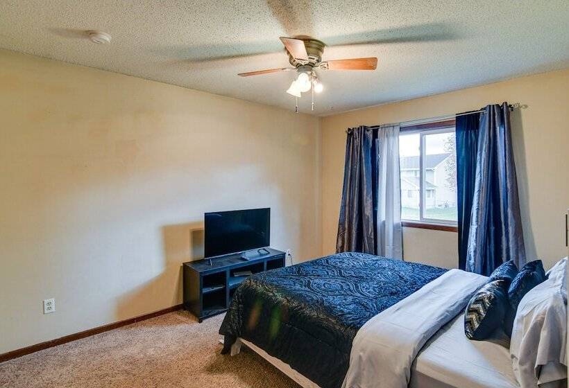 Pet Friendly Urbandale Home ~ 8 Mi To Des Moines!