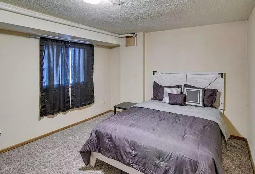 Pet Friendly Urbandale Home ~ 8 Mi To Des Moines!