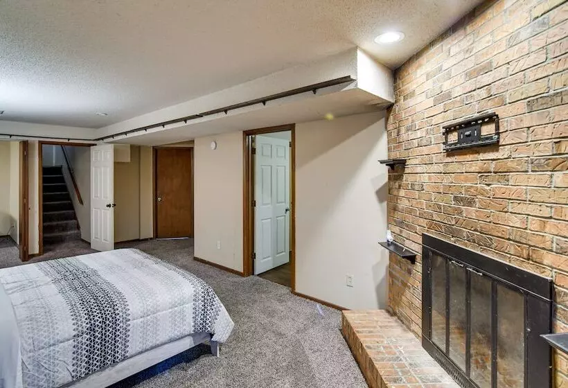 Pet Friendly Urbandale Home ~ 8 Mi To Des Moines!