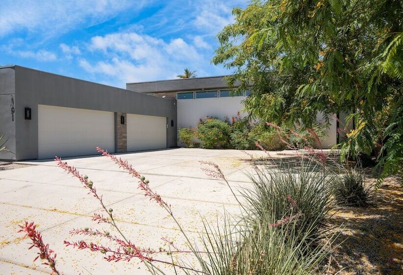 Polo Villa 3 By Avantstay Features Expansive Putting Green, Pool, Spa & Outdoor Firepit 260328 6 Bed