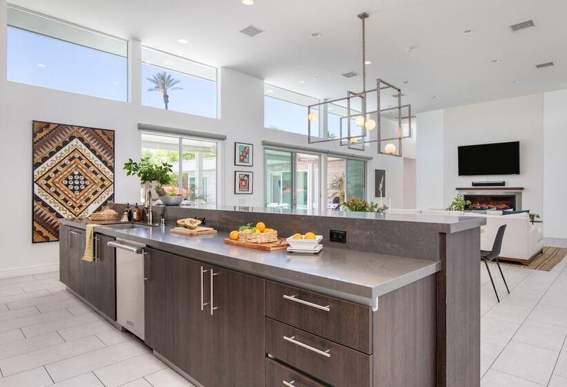 Polo Villa 3 By Avantstay Features Expansive Putting Green, Pool, Spa & Outdoor Firepit 260328 6 Bed