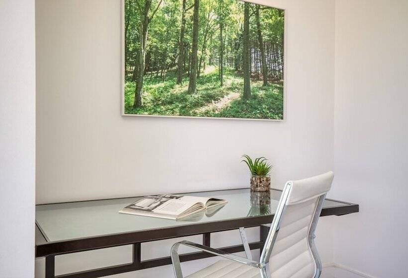 Polo Villa 3 By Avantstay Features Expansive Putting Green, Pool, Spa & Outdoor Firepit 260328 6 Bed