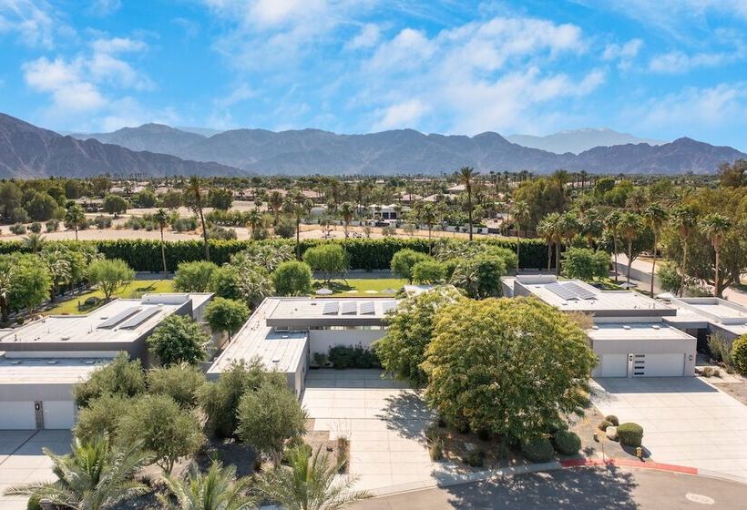 Polo Villa 3 By Avantstay Features Expansive Putting Green, Pool, Spa & Outdoor Firepit 260328 6 Bed