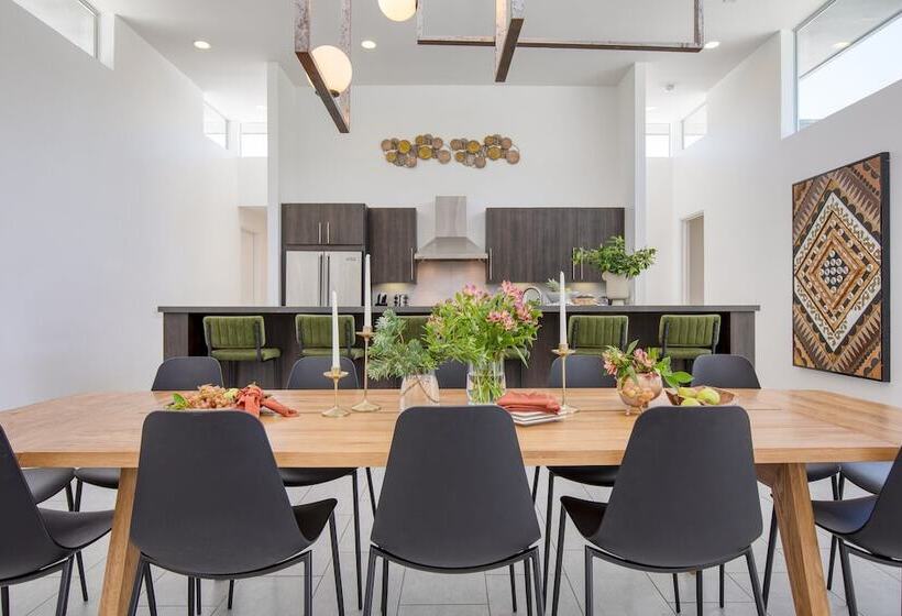 Polo Villa 3 By Avantstay Features Expansive Putting Green, Pool, Spa & Outdoor Firepit 260328 6 Bed