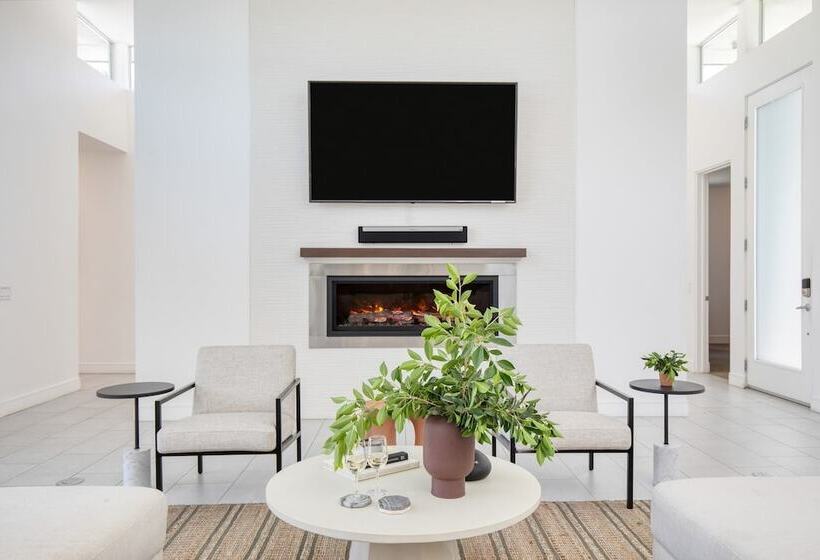 Polo Villa 3 By Avantstay Features Expansive Putting Green, Pool, Spa & Outdoor Firepit 260328 6 Bed