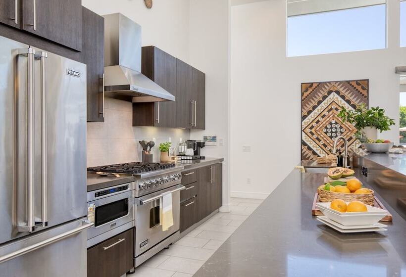 Polo Villa 3 By Avantstay Features Expansive Putting Green, Pool, Spa & Outdoor Firepit 260328 6 Bed