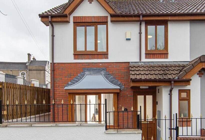 Residência Beautiful 3 Bed House In Merthyr Tydfil