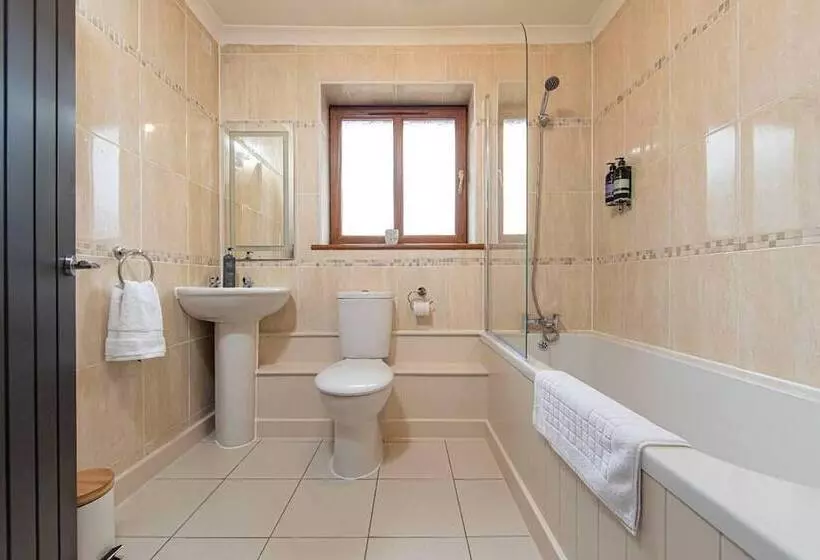 Residenssi Beautiful 3 Bed House In Merthyr Tydfil