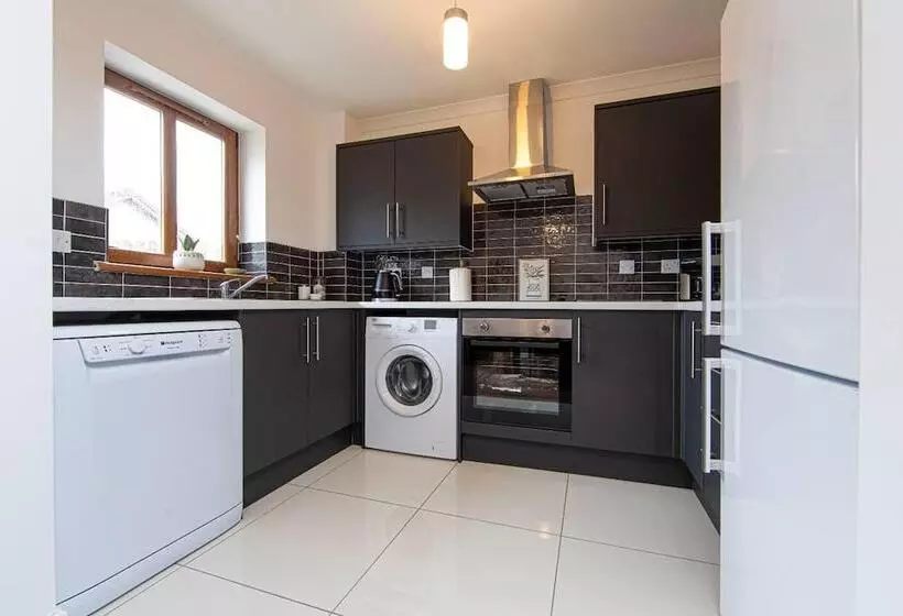 Residenssi Beautiful 3 Bed House In Merthyr Tydfil