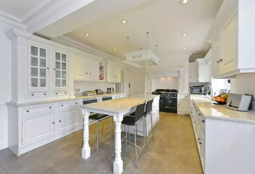 Residenssi Amazing 100 Year Old Church Rectory