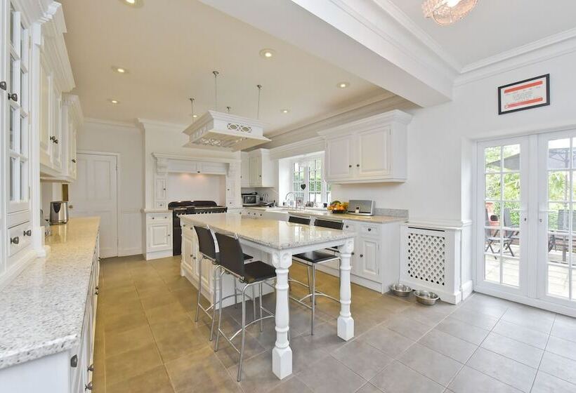 Резиденция Amazing 100 Year Old Church Rectory