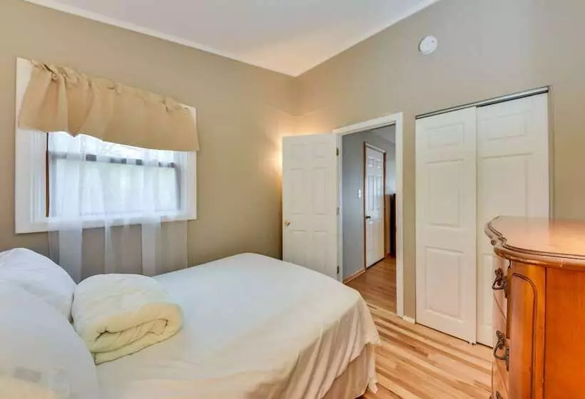 Salem Vacation Home W/ Dock: Steps To Paddock Lake