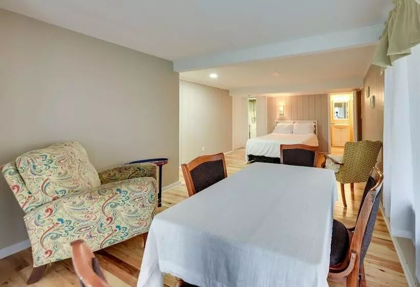 Salem Vacation Home W/ Dock: Steps To Paddock Lake