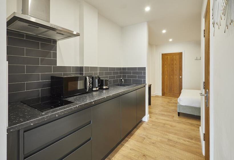 Sevenstay Apartments