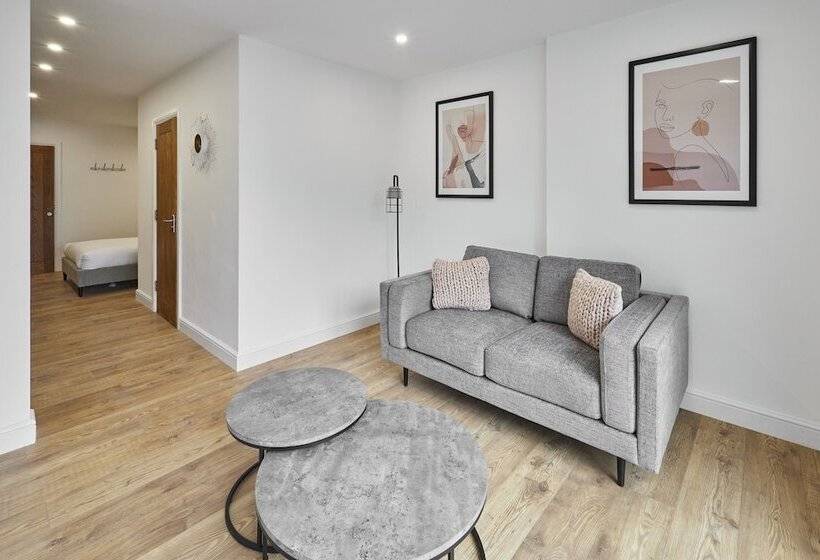 Sevenstay Apartments