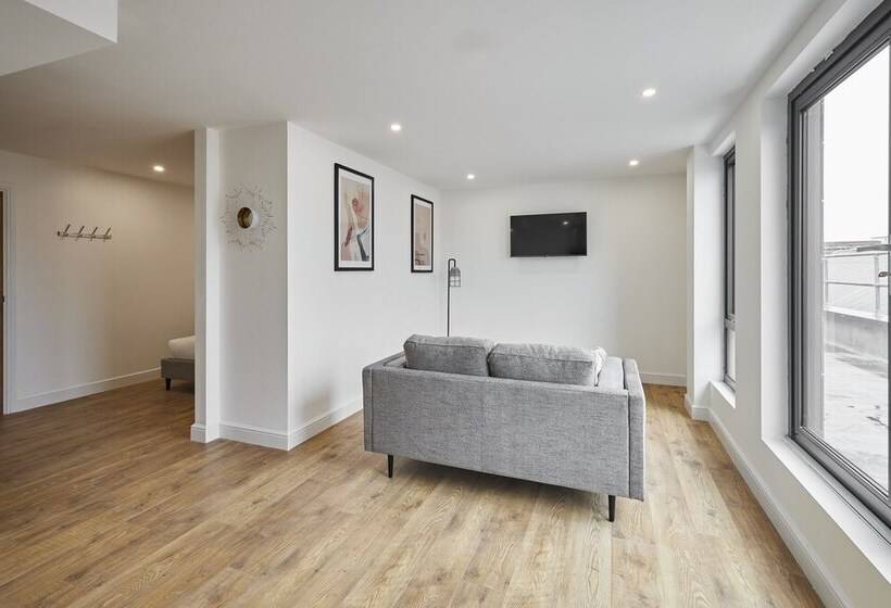 Sevenstay Apartments