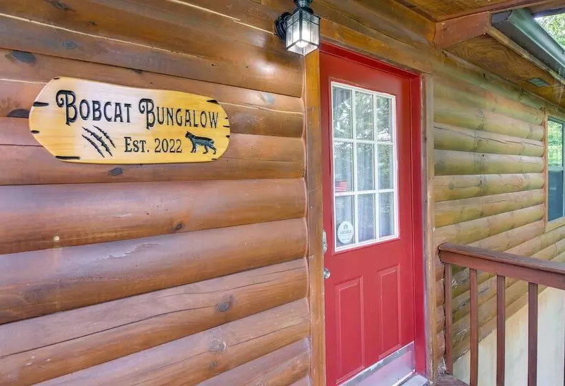 Tennessee Cabin W/ Balcony, Hot Tub & Pool Access!