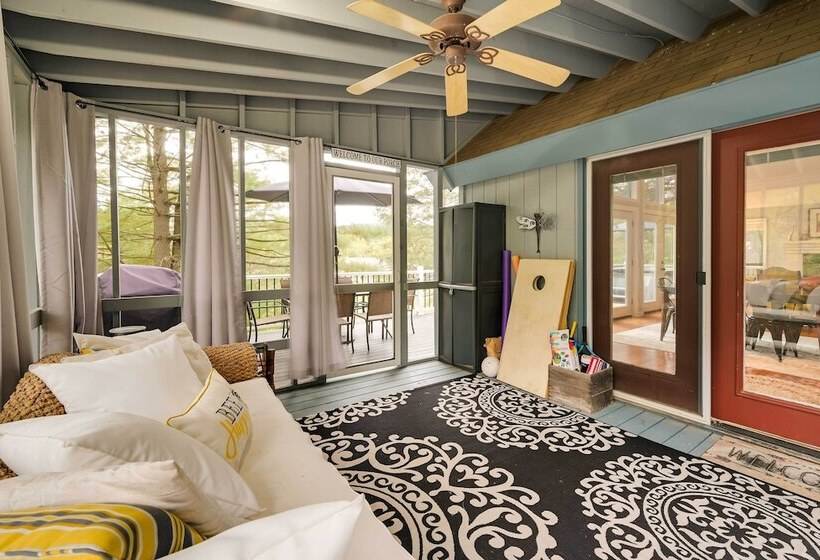 The Woods Cabin W/ Hot Tub & Golf Course Access!