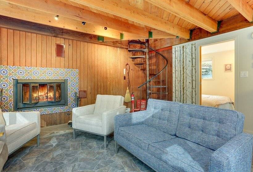 Creekside Treehouse By Delaware River