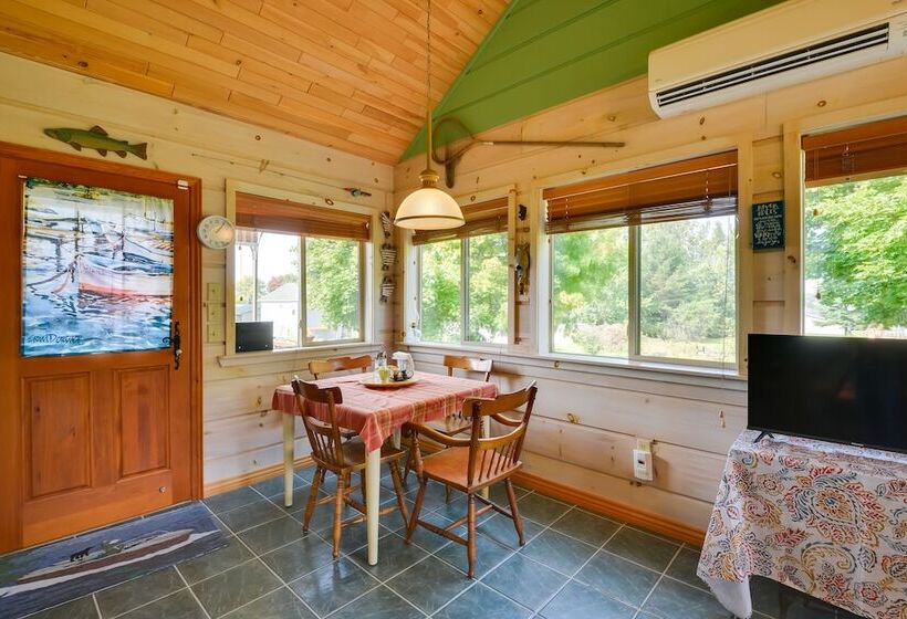 Warm & Cozy Clayton Cabin Near St Lawrence River!
