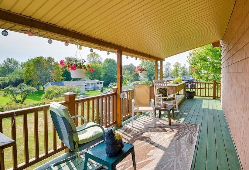 Warm & Cozy Clayton Cabin Near St Lawrence River!