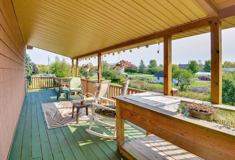 Warm & Cozy Clayton Cabin Near St Lawrence River!