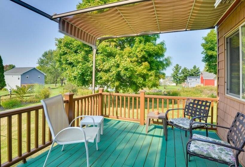 Warm & Cozy Clayton Cabin Near St Lawrence River!