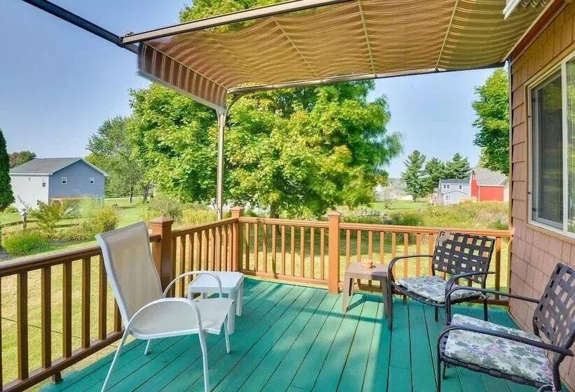 Warm & Cozy Clayton Cabin Near St Lawrence River!