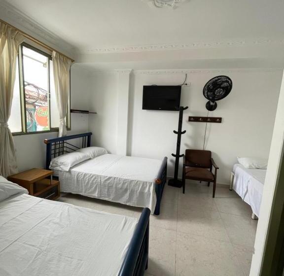 בית מלון כפרי California Tropical