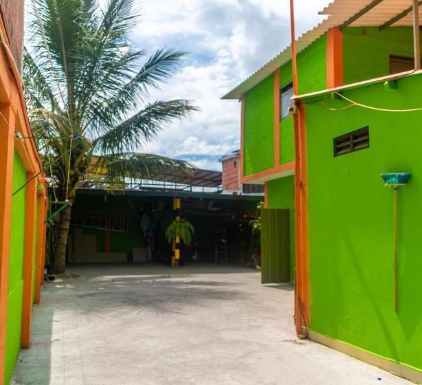 בית מלון כפרי California Tropical