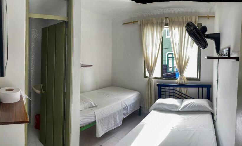 בית מלון כפרי California Tropical