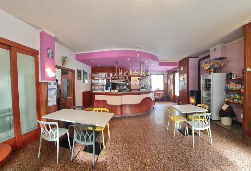 ホテル Ristorante Bucaneve