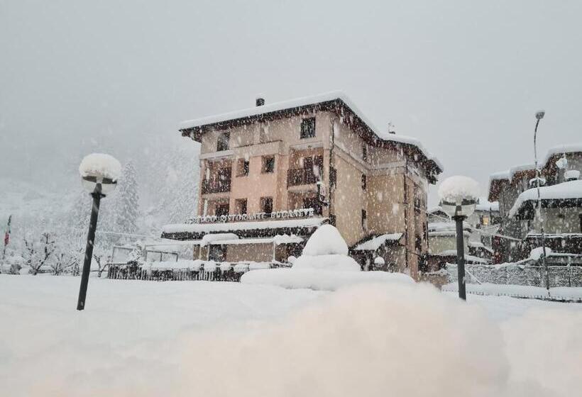 ホテル Ristorante Bucaneve