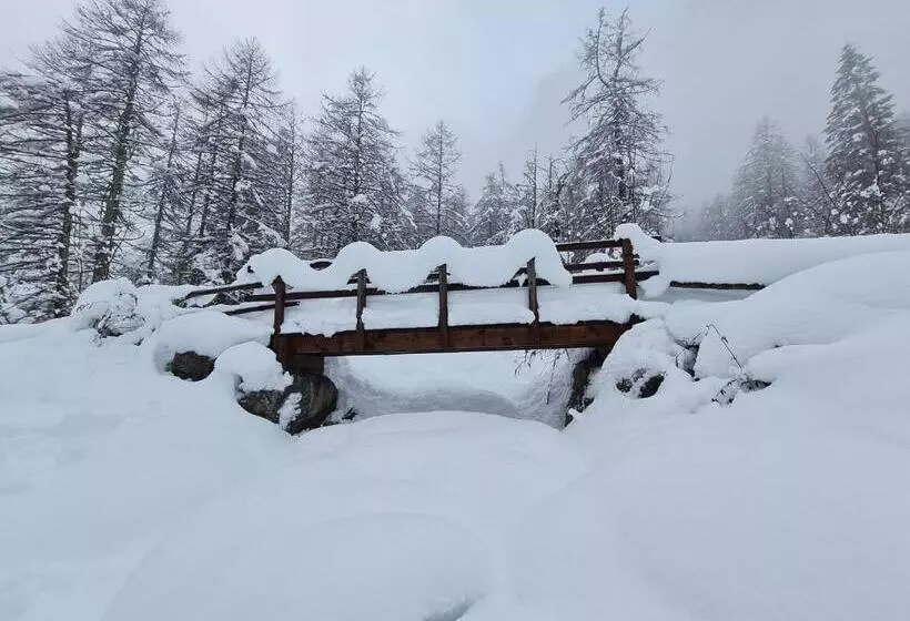 Hotelli Ristorante Bucaneve