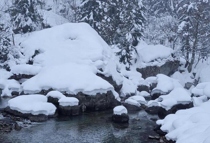 ホテル Ristorante Bucaneve