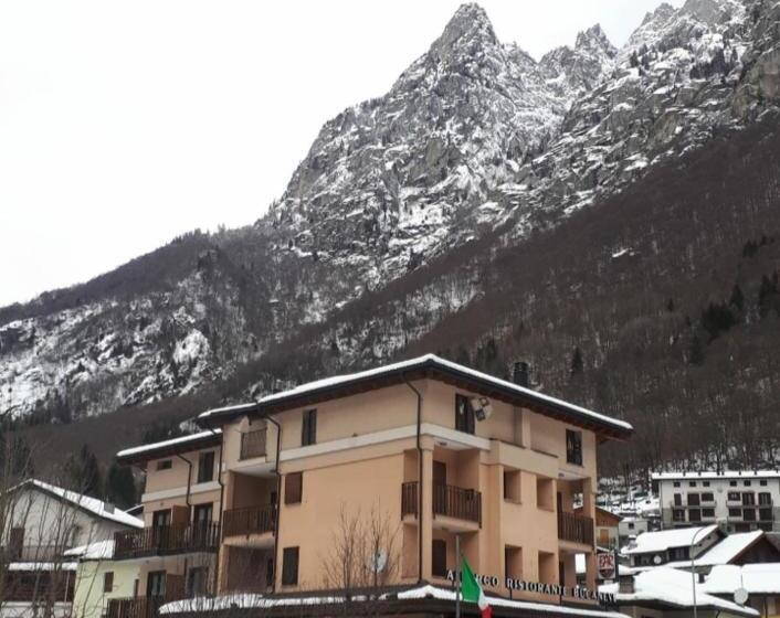 ホテル Ristorante Bucaneve