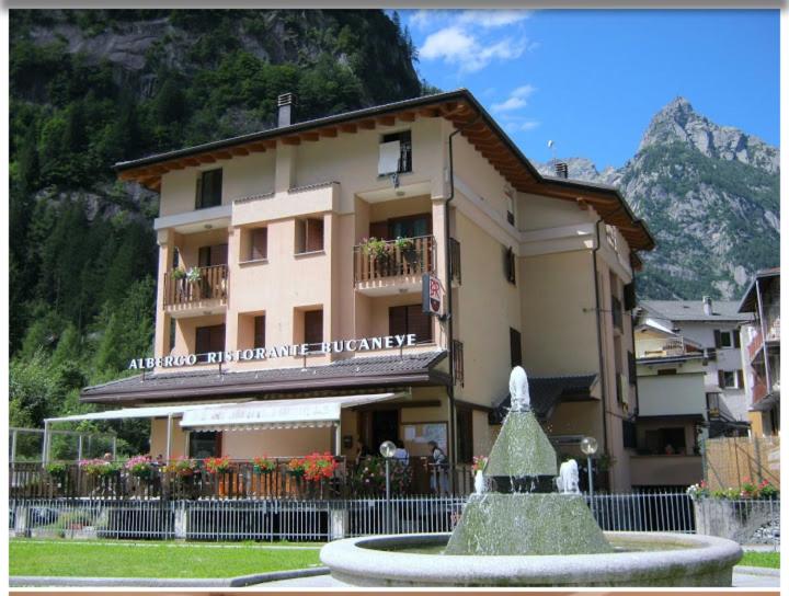 ホテル Ristorante Bucaneve