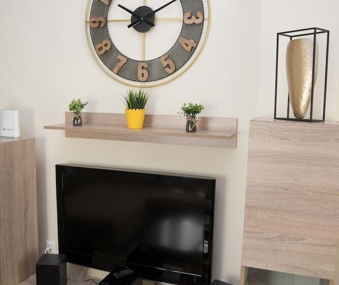 فندق Stata Deluxe Apt Must