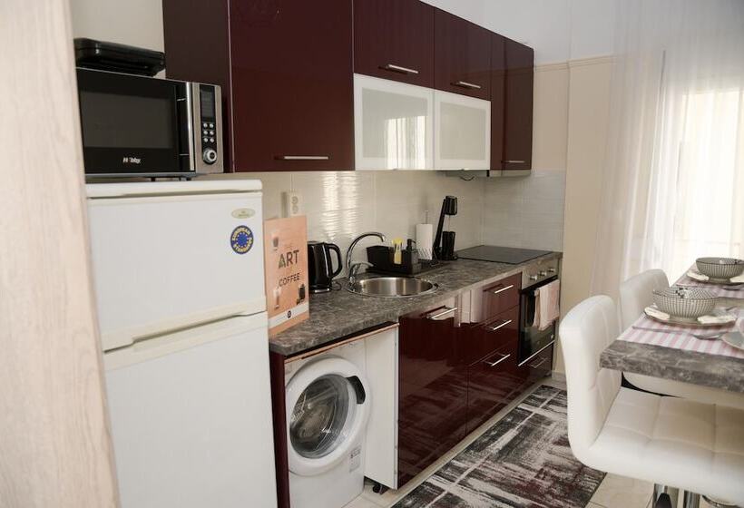 فندق Stata Deluxe Apt Must