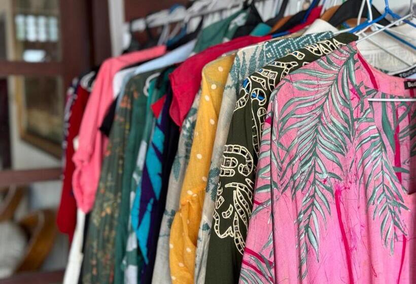 Pension (Hôtel basse catégorie) 106