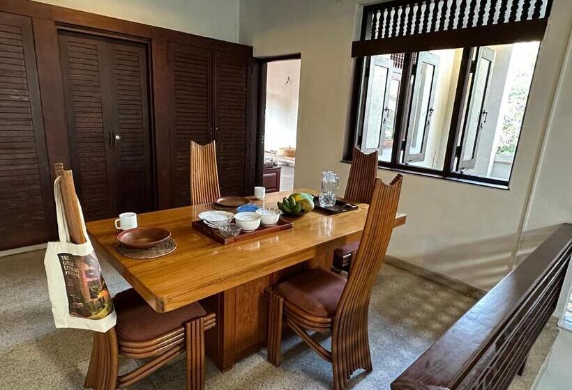 Pension (Hôtel basse catégorie) 106