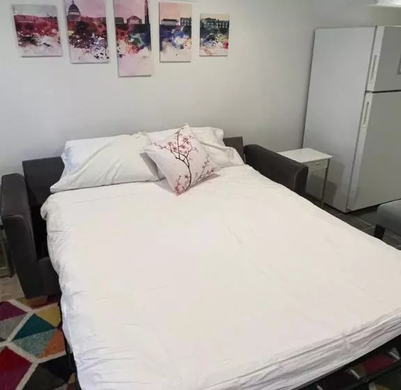 پانسیون Logan Circle Living