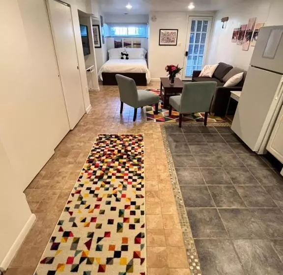 پانسیون Logan Circle Living