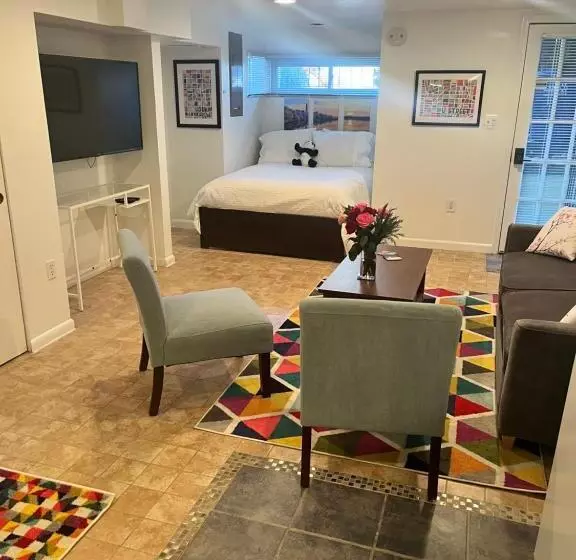 پانسیون Logan Circle Living